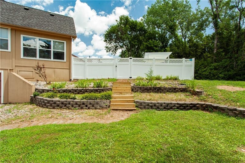 11917 Virginia Ave, Kansas City, MO 64146