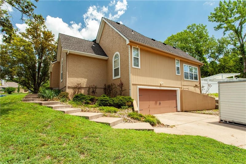 11917 Virginia Ave, Kansas City, MO 64146