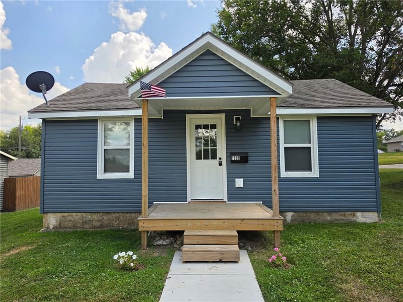1320 3rd St, Maryville, MO 64468
