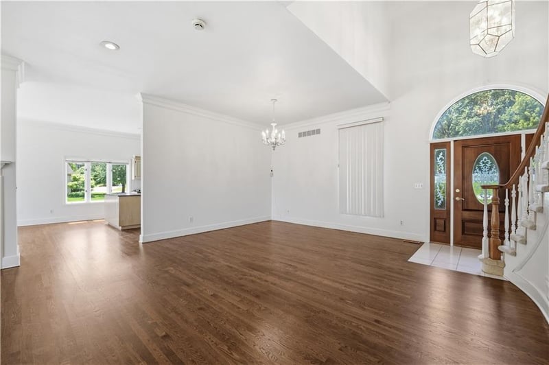 1101 Waterfield Village Dr, Blue Springs, MO 64014
