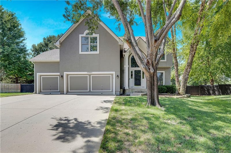 15901 Birch St, Stilwell, KS 66085