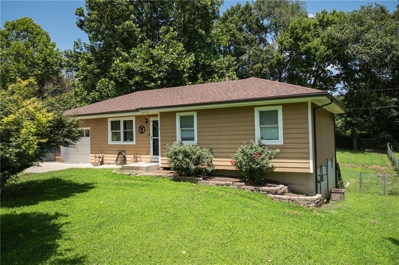 23 190th Rd, Warrensburg, MO 64093