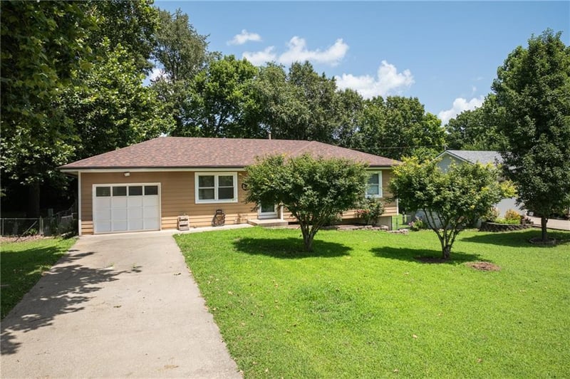 23 190th Rd, Warrensburg, MO 64093