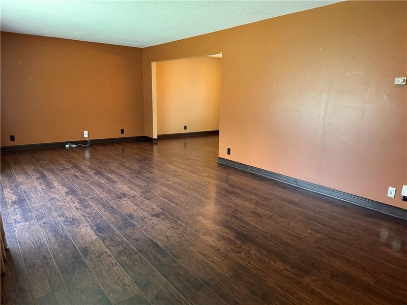 904 60th Ter, Kansas City, MO 64118