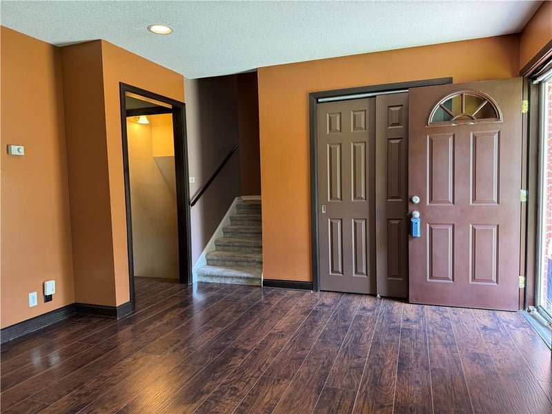 904 60th Ter, Kansas City, MO 64118