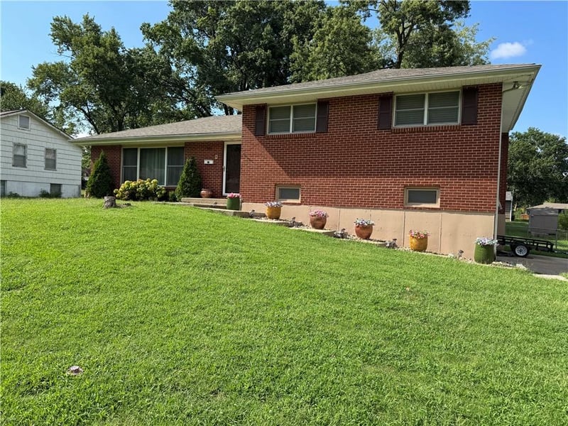 904 60th Ter, Kansas City, MO 64118