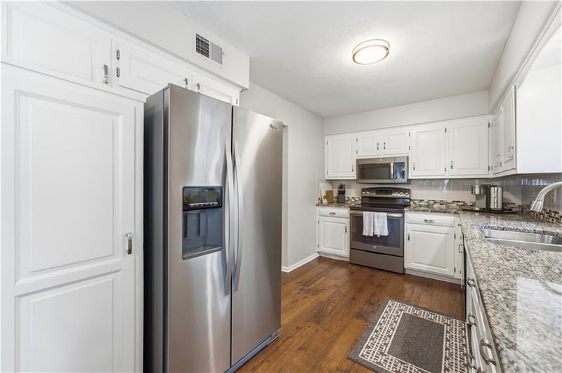 11205 Riley St, Overland Park, KS 66210