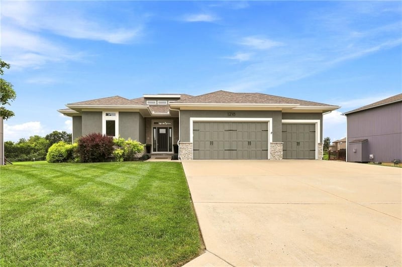 1218 Hillmann Ln, Warrensburg, MO 64093