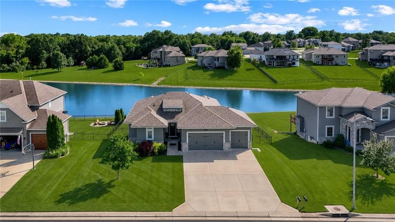 1218 Hillmann Ln, Warrensburg, MO 64093