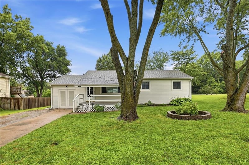 17511 Montgall Dr, Belton, MO 64012