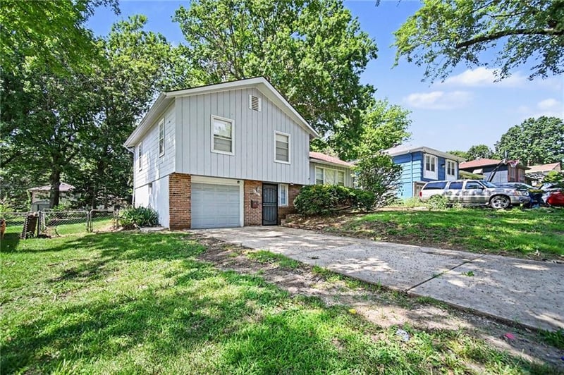 8007 93rd St, Kansas City, MO 64138