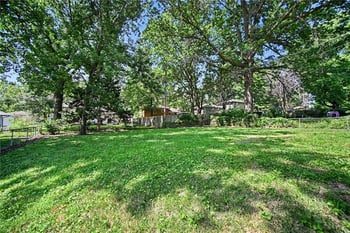 8007 E 93rd St, Kansas City, MO 64138