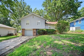 8007 E 93rd St, Kansas City, MO 64138