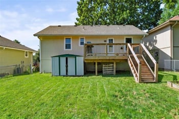 8806 NE 73rd St, Kansas City, MO 64158