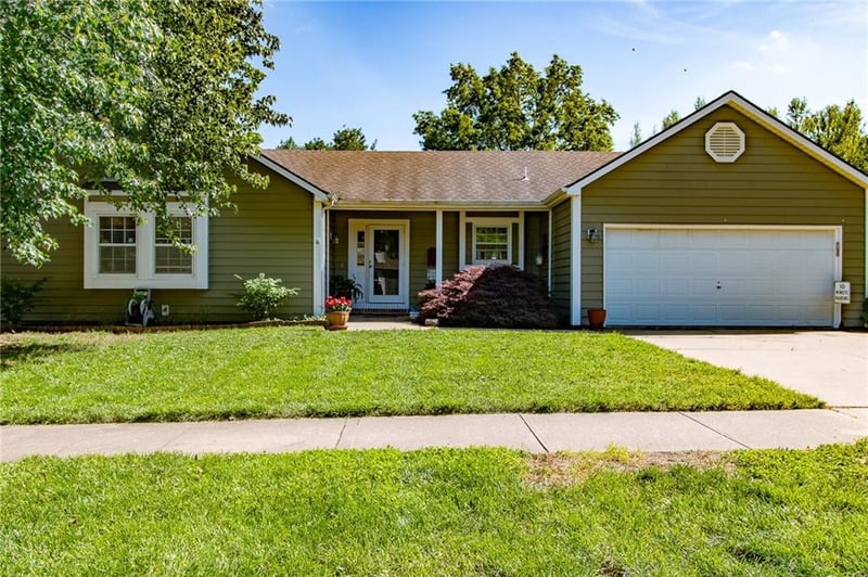 3817 Stetson Dr, Lawrence, KS 66049