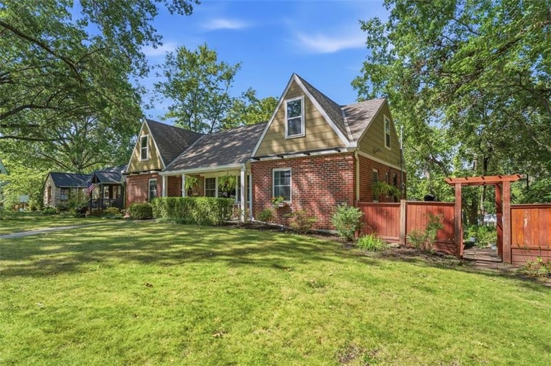 928 E Drumm Cir, Independence, MO 64055