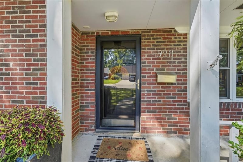 928 E Drumm Cir, Independence, MO 64055