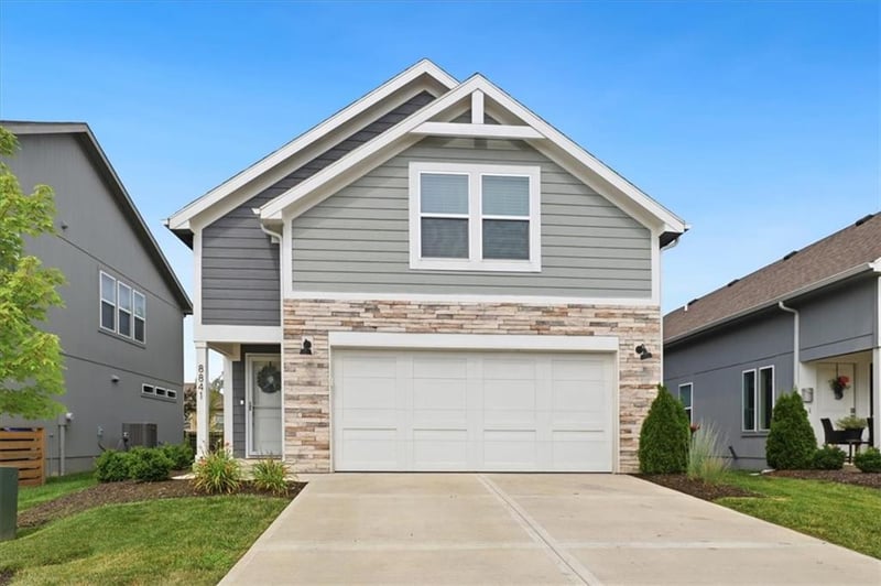 8841 9th Ter, Lee's Summit, MO 64064