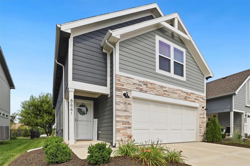 8841 9th Ter, Lee's Summit, MO 64064