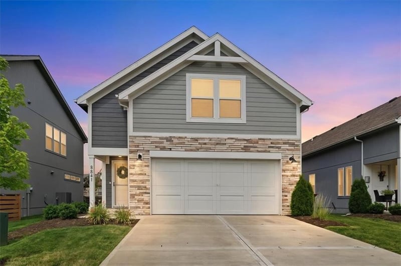 8841 9th Ter, Lee's Summit, MO 64064