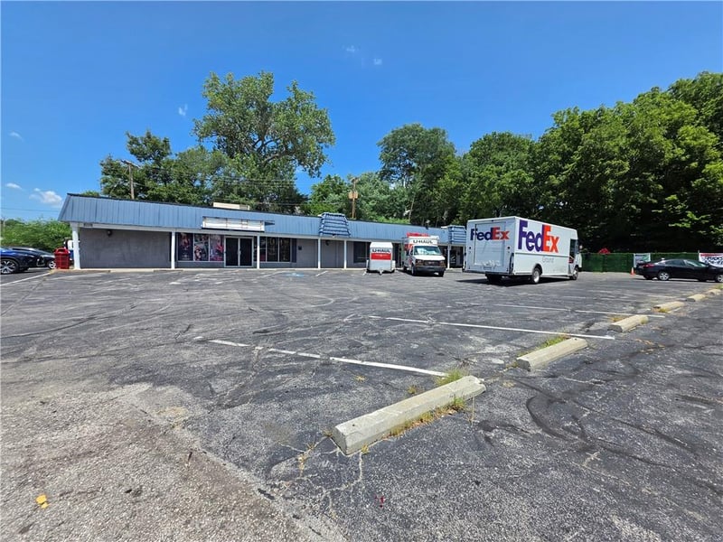 4027 Cherry St, Kansas City, MO 64116