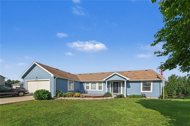 20350 Orchard Ln, St Joseph, MO 64505