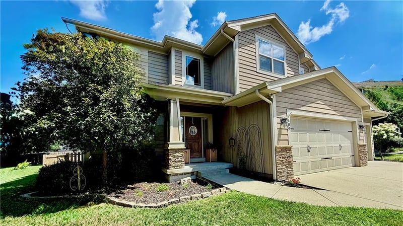 409 Webster Dr, Blue Springs, MO 64014