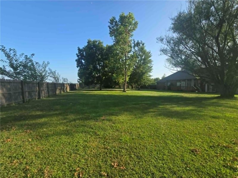 2011 Epicurean Dr, Clinton, MO 64735