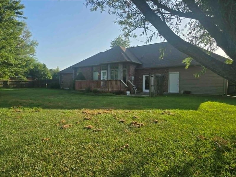 2011 Epicurean Dr, Clinton, MO 64735