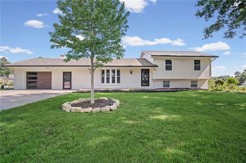 8381 Pratt Rd, Atchison, KS 66002