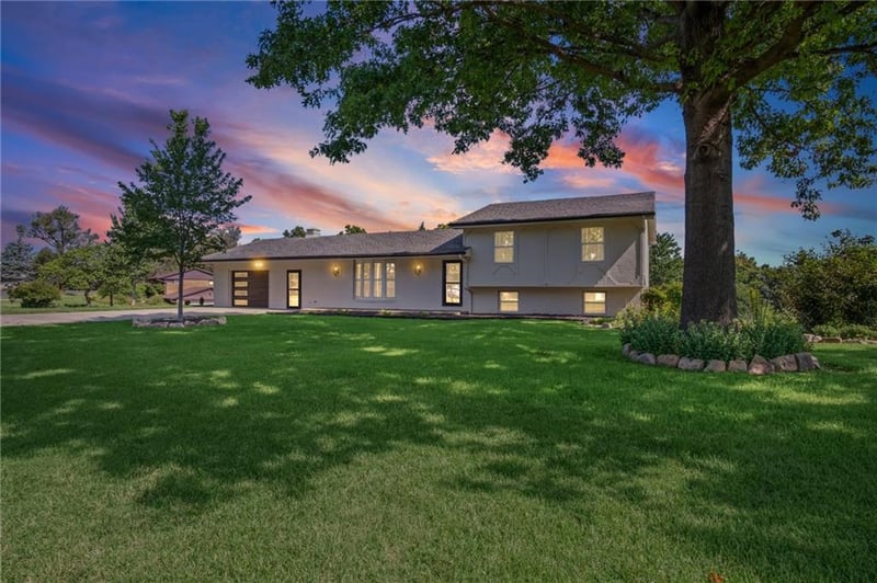 8381 Pratt Rd, Atchison, KS 66002