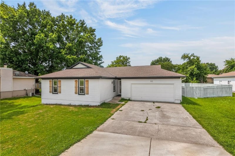 10512 Oak Trafficway, Kansas City, MO 64155