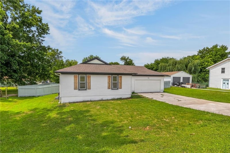 10512 Oak Trafficway, Kansas City, MO 64155