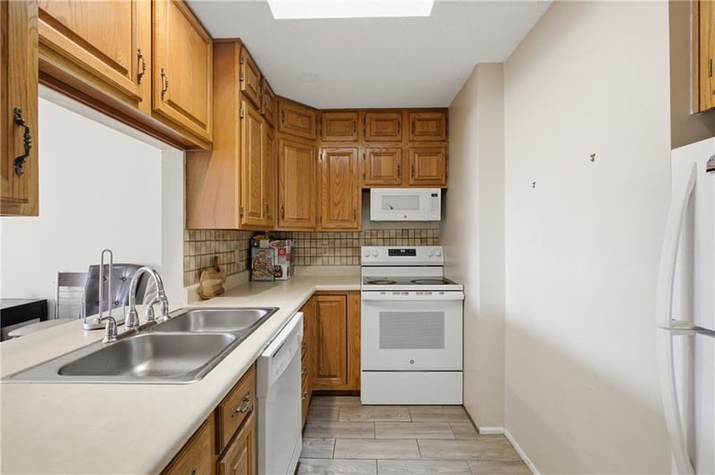 8139 Holmes Rd #202, Kansas City, MO 64131