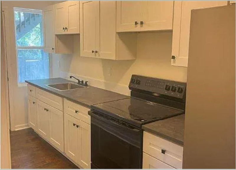 2305 E 37th St, Kansas City, MO 64109