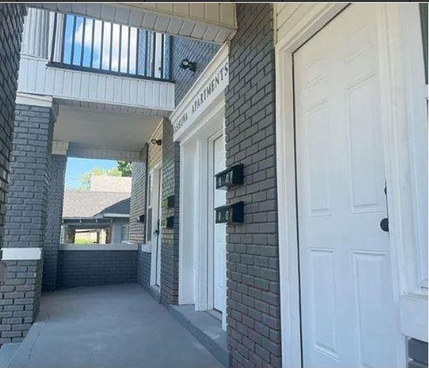 2305 E 37th St, Kansas City, MO 64109