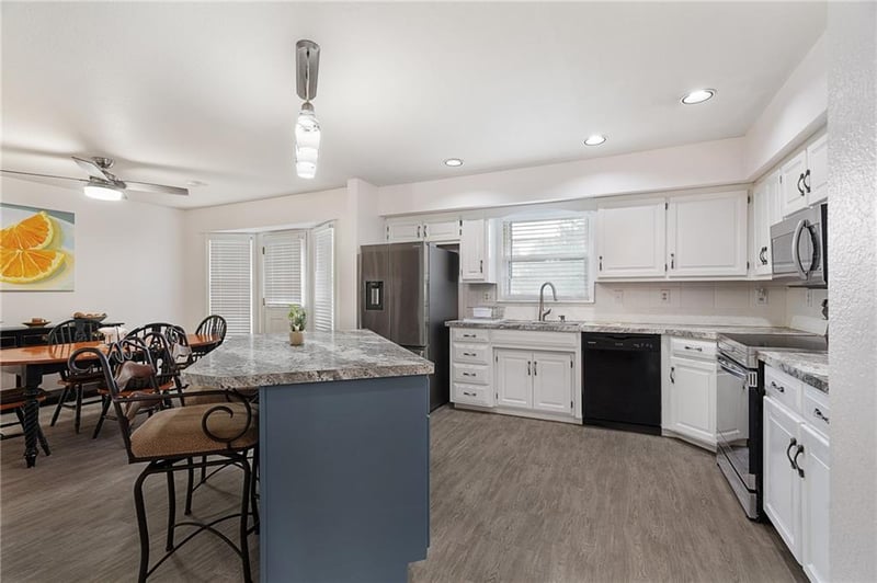 14717 Seminole Dr, Olathe, KS 66062