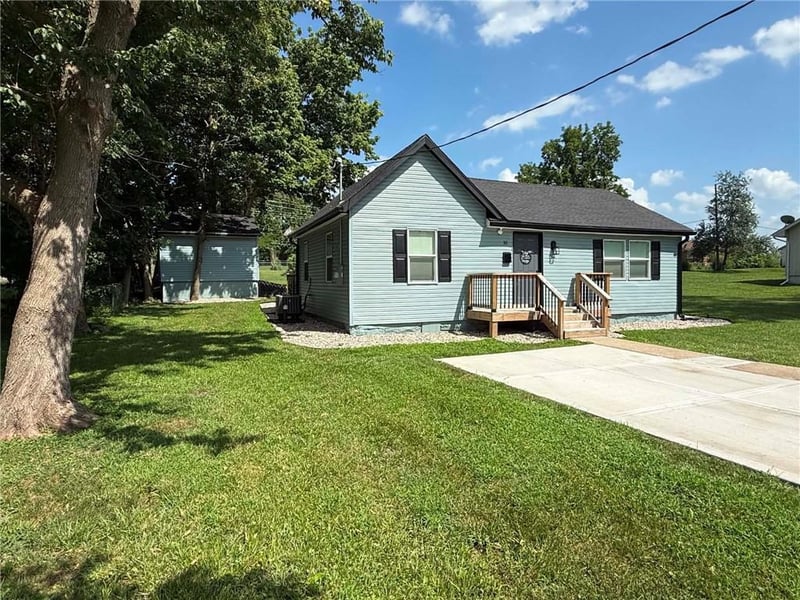 311 May St, Excelsior Springs, MO 64024