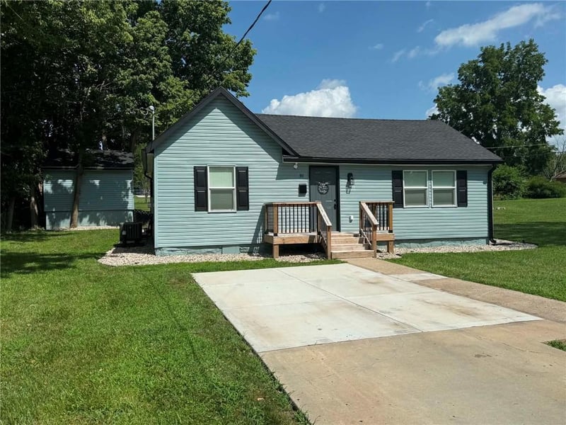 311 May St, Excelsior Springs, MO 64024