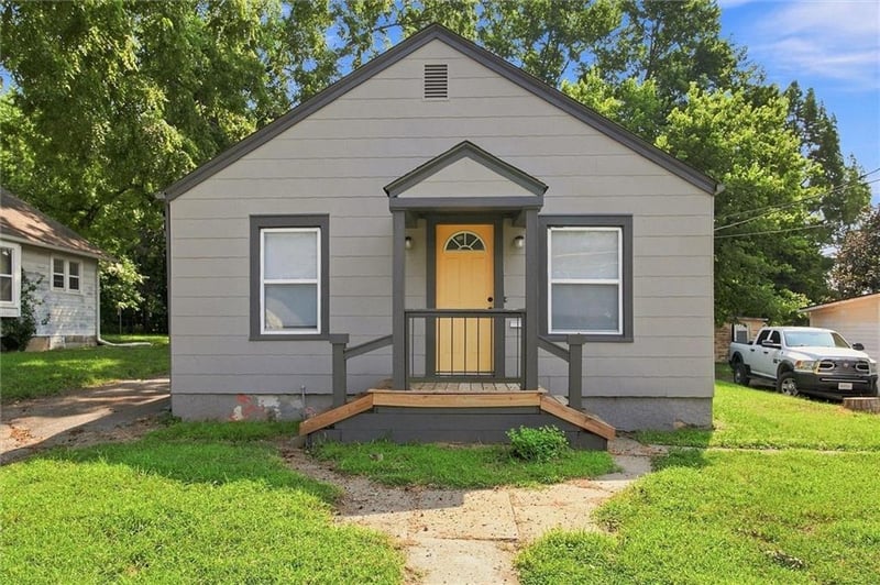 1125 S Dodgion Ave, Independence, MO 64050