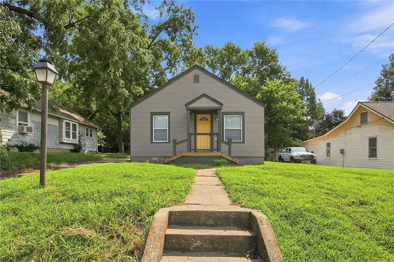 1125 S Dodgion Ave, Independence, MO 64050