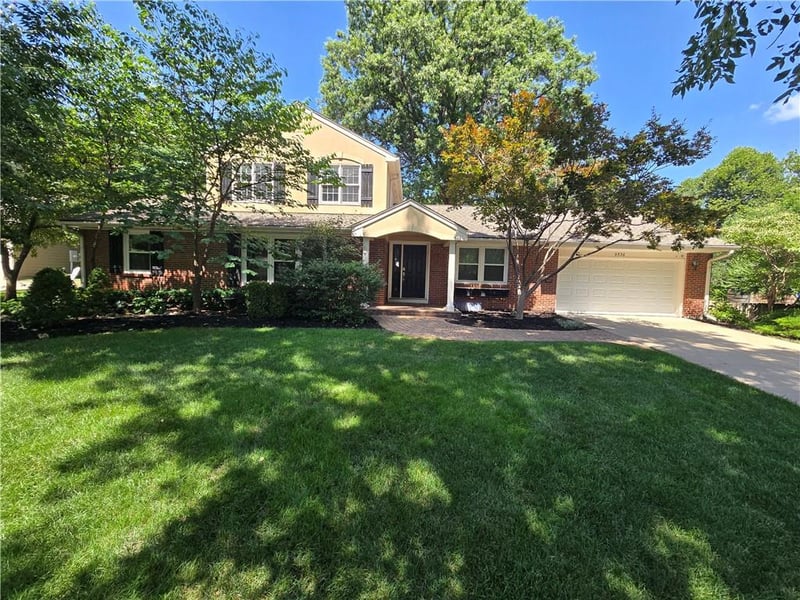 9536 Manor Rd, Leawood, KS 66206