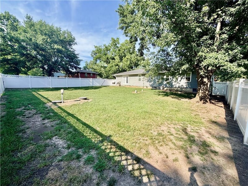 412 NW 21 Rd, Warrensburg, MO 64093