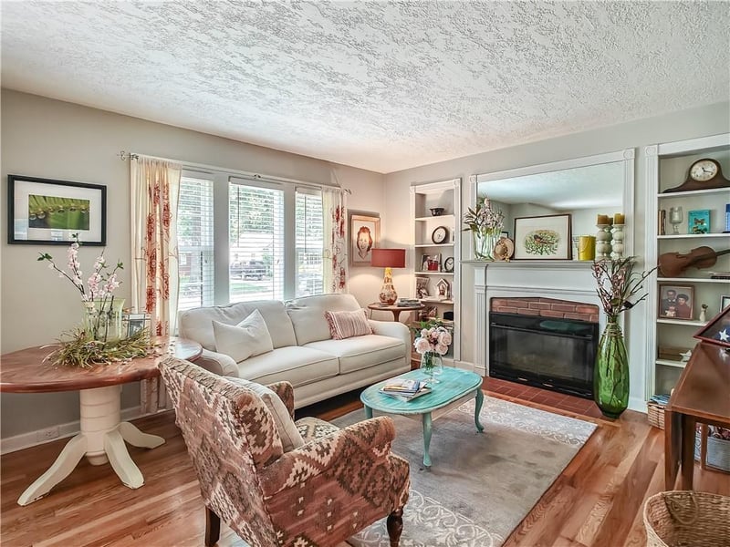 5026 72nd Ter, Prairie Village, KS 66208