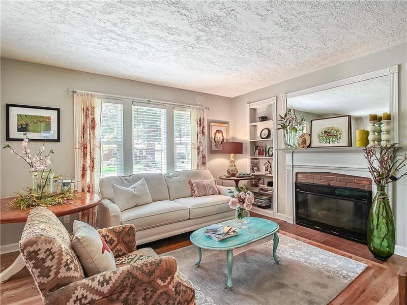 5026 72nd Ter, Prairie Village, KS 66208
