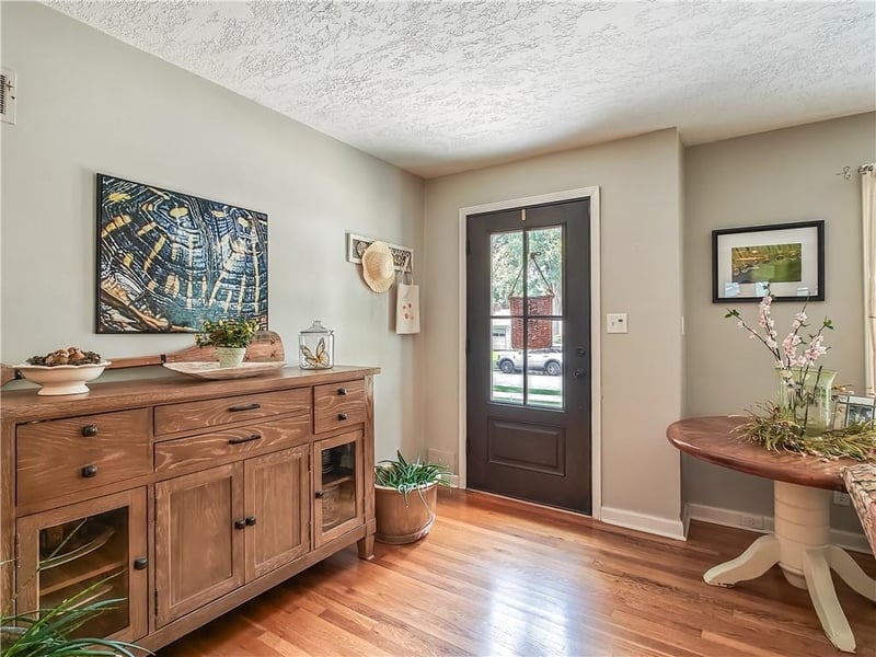 5026 72nd Ter, Prairie Village, KS 66208