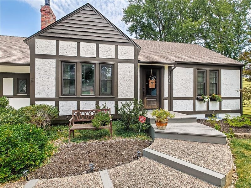 5026 72nd Ter, Prairie Village, KS 66208
