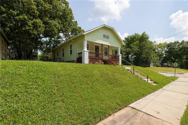 3220 68th St, Kansas City, MO 64132