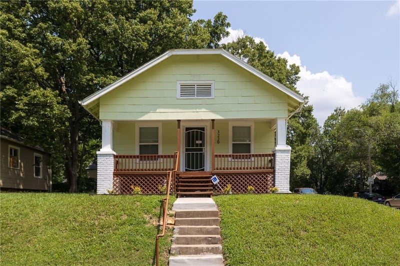 3220 68th St, Kansas City, MO 64132