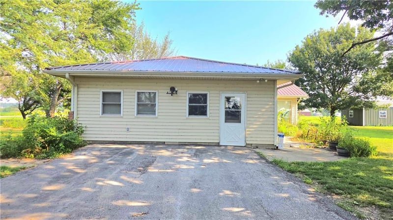 10753 Scott Rd, Pleasanton, KS 66075